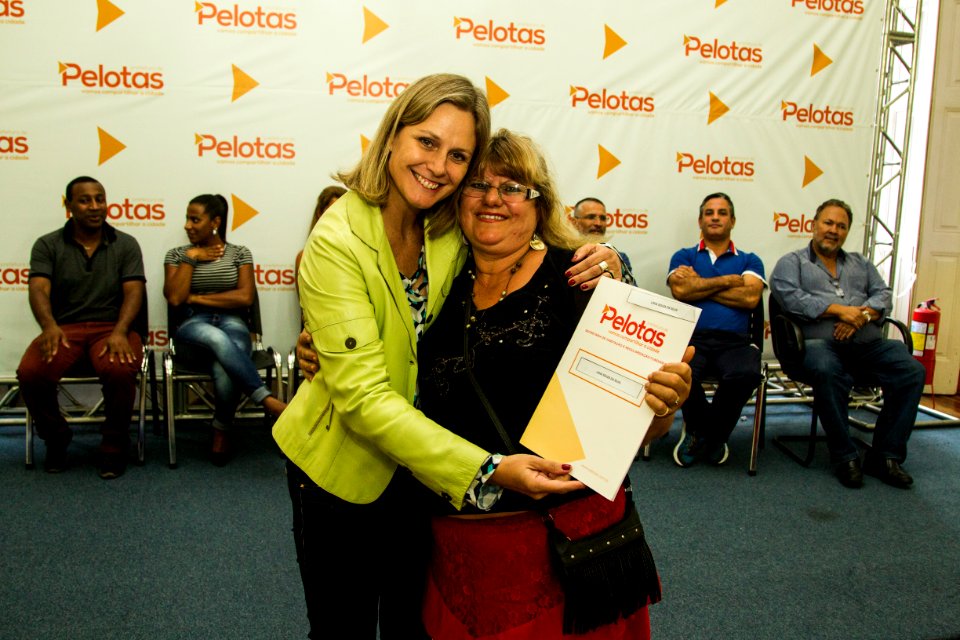13.02.2019 - Prefeita Paula Mascarenhas realiza a entrega de contratos e carnês da Regularização Fundiária  do Navegantes - Foto: Gustavo Vara