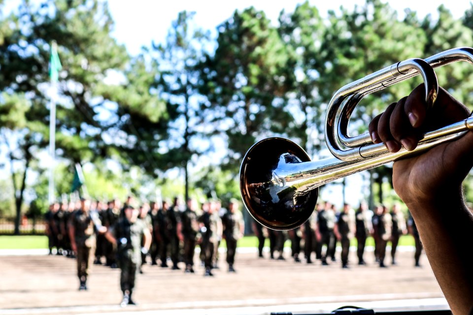 17.04.2019 - Vice-prefeito Idemar Barz é homenageado pelo Exército Brasileiro