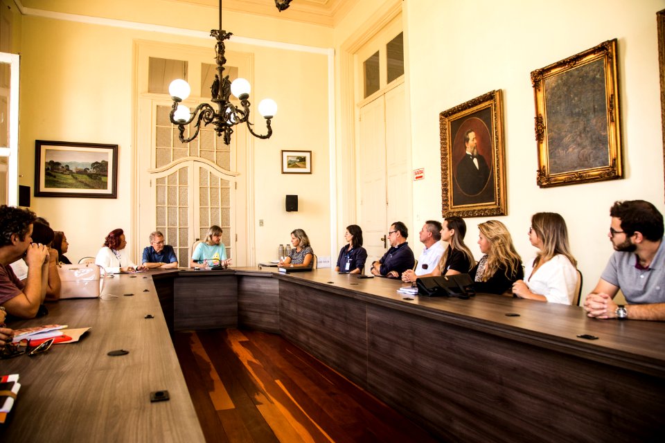 01.04.2019 - Prefeita Paula Mascarenhas realiza assinatura da portaria que constitui a comissão especial responsável pelo processo eleitoral do Conselho Tutelar - Foto: Gustavo Vara
