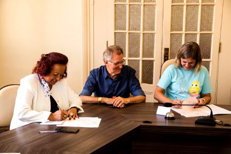 01.04.2019 - Prefeita Paula Mascarenhas realiza assinatura da portaria que constitui a comissão especial responsável pelo processo eleitoral do Conselho Tutelar - Foto: Gustavo Vara