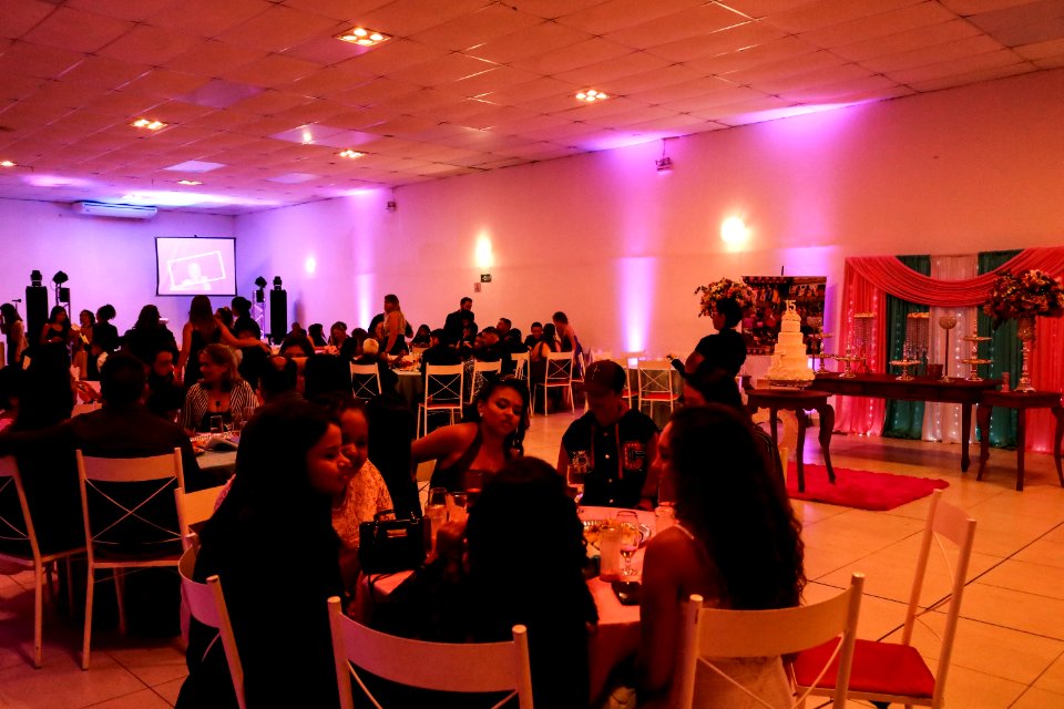 05.04.2019 - Vice-prefeito Idemar Barz prestigia baile de Quinze anos de oito meninas do Projeto Essência - Foto Michel Corvello