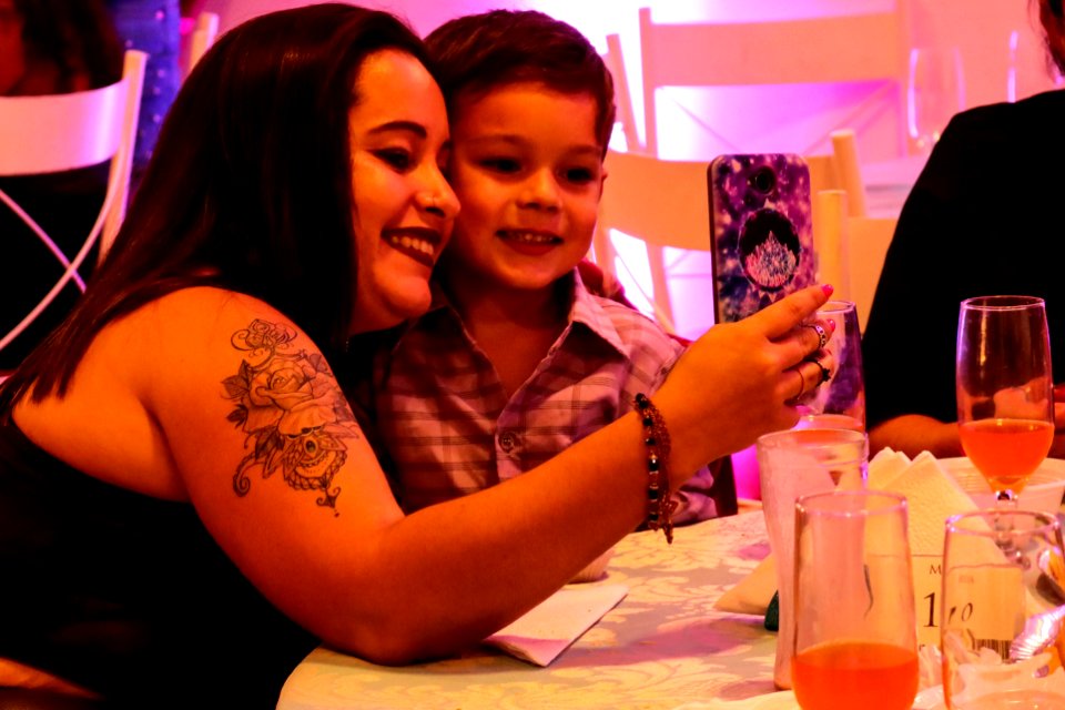 05.04.2019 - Vice-prefeito Idemar Barz prestigia baile de Quinze anos de oito meninas do Projeto Essência - Foto Michel Corvello