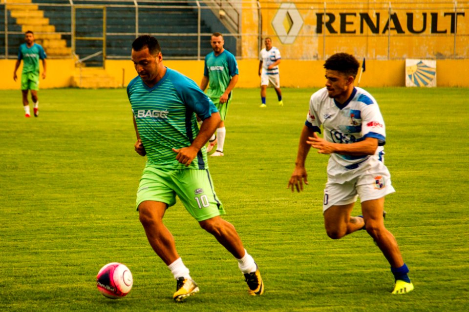 21.12.2018 - Partida de futebol beneficente Futebol Solidário - Amigos do Taison X Amigos do Daniel Carvalho para arrecadar alimentos para os abrigos municipais - Foto: Gustavo Vara
