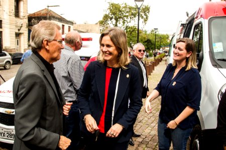 17.04.2019 - Prefeita Paula Mascarenhas e o vice Idemar Barz durante ato de entrega de novos veículos para o Samu - Foto: Gustavo Vara