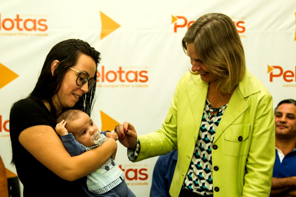 13.02.2019 - Prefeita Paula Mascarenhas realiza a entrega de contratos e carnês da Regularização Fundiária  do Navegantes - Foto: Gustavo Vara