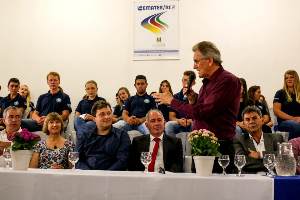 29.11.2018 - Gab Vice - Idemar Barz e Jair Seidel com Formandos da Emater em Canguçu - Foto Michel Corvello