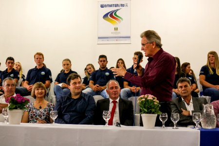 29.11.2018 - Gab Vice - Idemar Barz e Jair Seidel com Formandos da Emater em Canguçu - Foto Michel Corvello