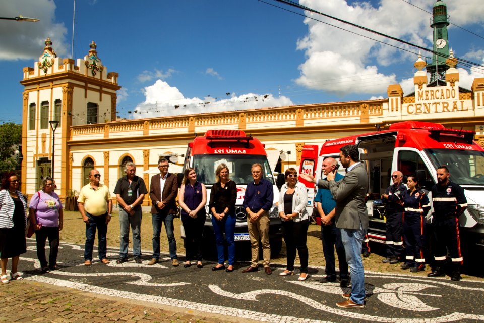 15.03.2019 - Prefeita Paula e vice Idemar na entrega de ambulâncias para o Samu - Foto Gustavo Vara