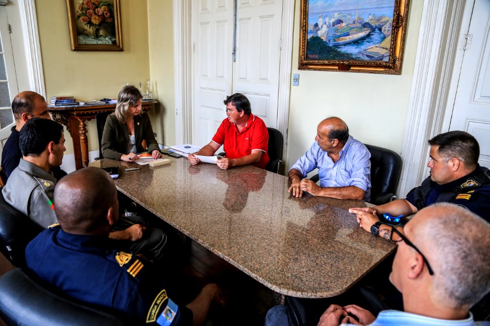 24.01.2018 - Prefeita Paula Mascarenhas na assinatura da lei 6543, de autoria do vereador Eder Blank