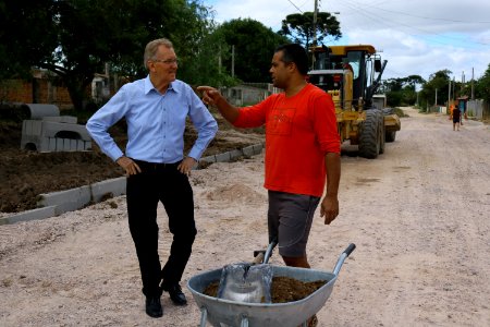 25.03.2019 - Vice-prefeito Idemar e secretário Roberto Ramalho visitam obras Rua Theodoro Born - Foto Michel Corvello