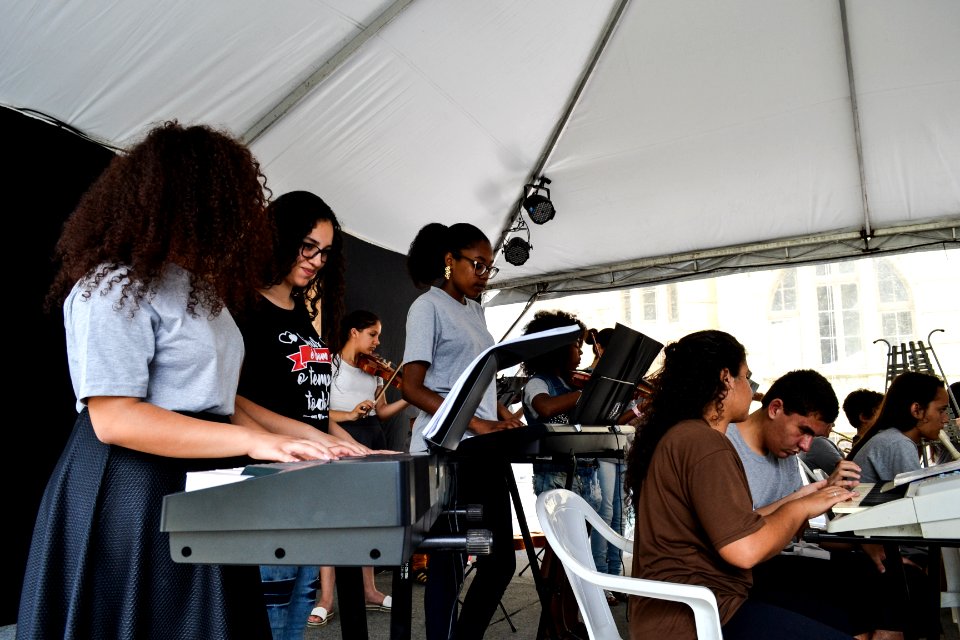 12.11.2018 - Apresentação da Orquestra Estudantil Municipal na Feira do Livro - Foto: Luiza Meirelles