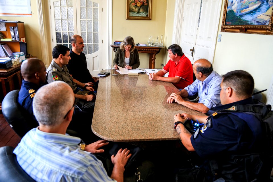 24.01.2018 - Prefeita Paula Mascarenhas na assinatura da lei 6543, de autoria do vereador Eder Blank