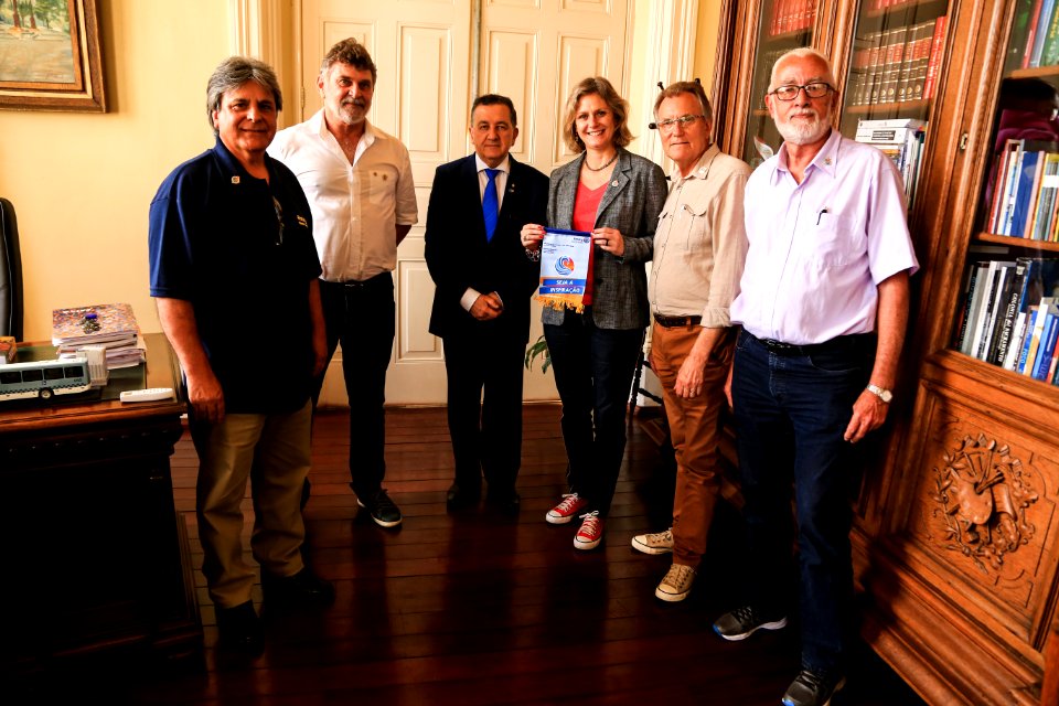 30.11.2018 - Prefeita Paula Mascarenhas e o vice Idemar Barz em reunião com o governador do Rotary, Waldemar Moraes  - Foto: Gustavo Vara