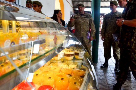 19.10.2018 - Visita do Exército uruguaio no mercado - Foto Michel Corvello-10