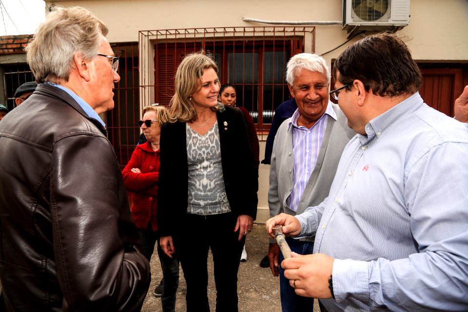 11.10.2018 - Prefeita Paula Mascarenhas e o vice Idemar Barz realizam a entrega de veículos no reservatório R5, entrega de máquinas e visita nas obras do Sanep,  no Fragata - Foto: Gustavo Vara