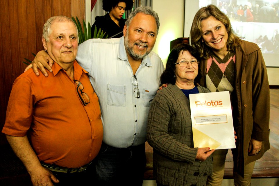 18.09.2018 - Prefeita Paula Mascarenhas durante entrega de lotes de regularização fundiária da ocupação Uruguai - 143 famílias - Foto: Gustavo Vara