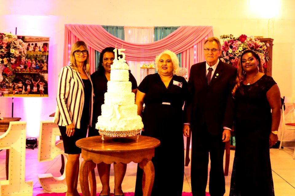 05.04.2019 - Vice-prefeito Idemar Barz prestigia baile de Quinze anos de oito meninas do Projeto Essência - Foto Michel Corvello