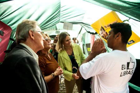 22.04.2019 - Prefeita Paula Mascarenhas e o vice Idemar Barz visitam mostra da Escola Especial Professor Alfredo Dub - Foto: Gustavo Vara