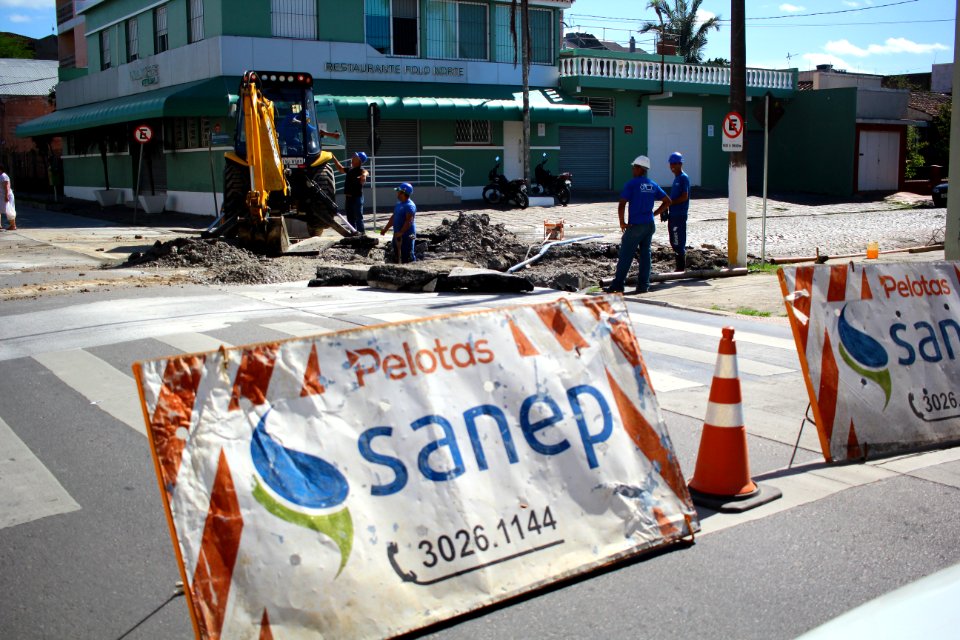 05.01.2019 - SANEP - Travessia Adutora da ETA São Gonçalo na General Osório - Foto Marcel Avila