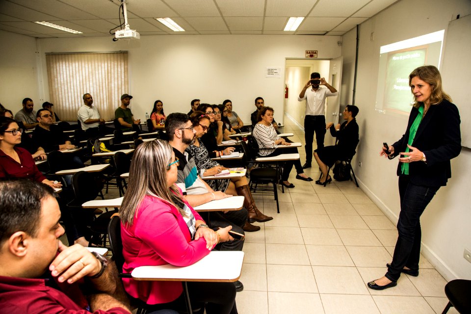 08.11.2018 - Prefeita Paula Mascarenhas realiza palestra na Uniasselvi - "Gestão Pública: o que a gestão pode fazer na vida das pessoas através da educação e as diferenças de orçamentos entre a Educação Básica e o Ensino Superior - Foto: Gustavo Vara