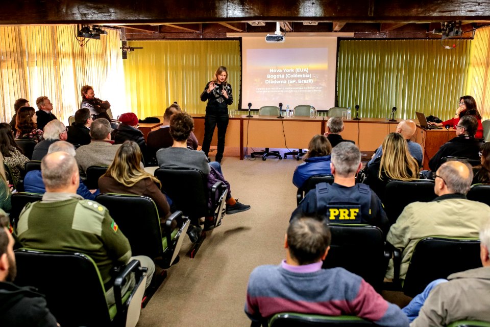 18.06.2018 Prefeita Paula palestra na Câmara de Caxias Pacto Pelotas pela Paz - Fotos Gustavo Mansur