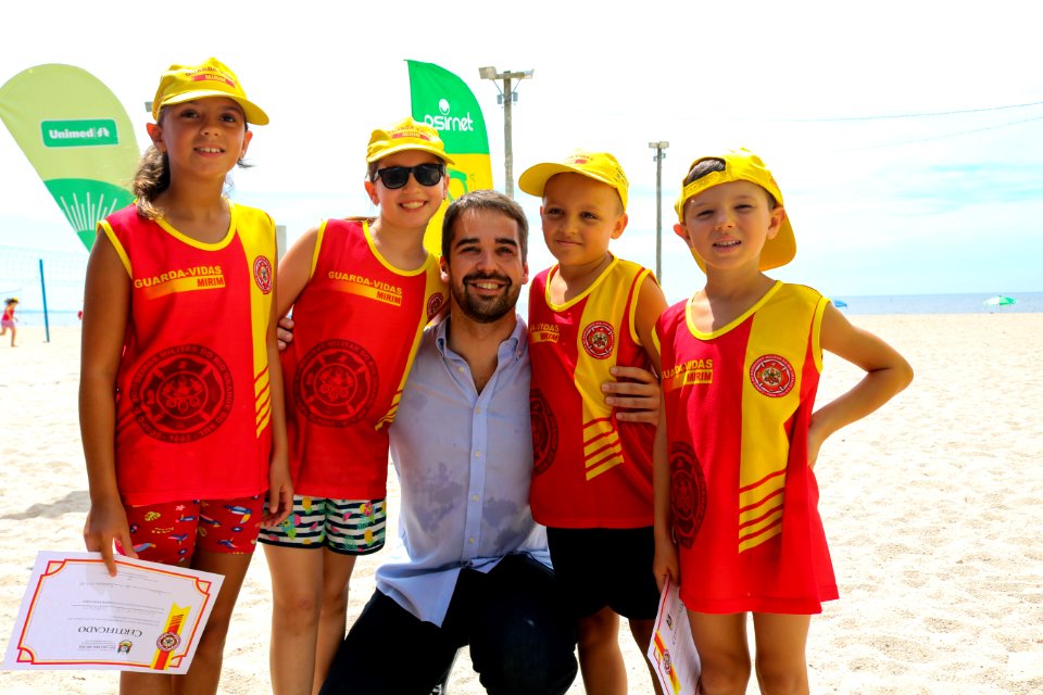 23.02.2019 - Prefeita Paula e governador Eduardo na entrega da medalha aos guarda vidas no Laranjal - Foto Michel Corvello