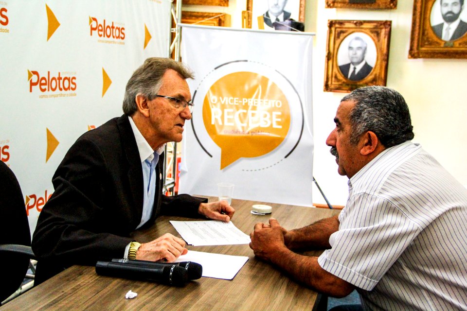 23.11.2017 - Prefeito em exercicio Idemar Barz em audiências publicas individuais do projeto O Vice-Prefeito Recebe