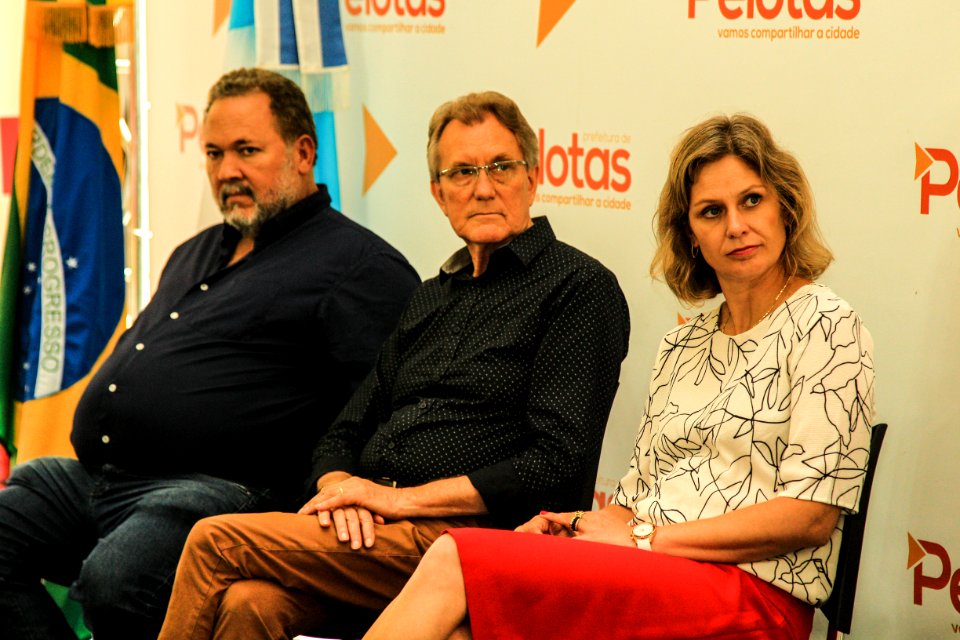 10.01.2019 - Prefeita Paula Mascarenhas realiza assinatura da lei que declara de utilidade pública seis cooperativas - Foto: Gustavo Vara