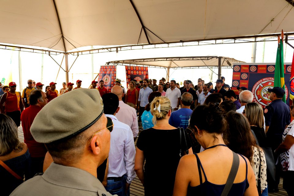 23.02.2019 - Prefeita Paula e governador Eduardo na entrega da medalha aos guarda vidas no Laranjal - Foto Michel Corvello