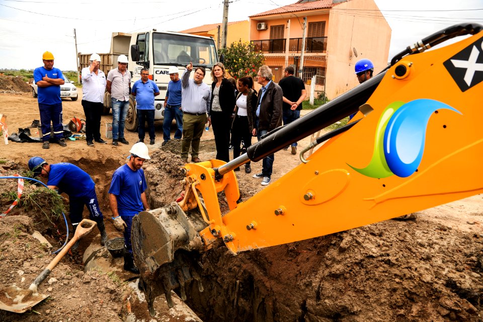 11.10.2018 - Prefeita Paula Mascarenhas e o vice Idemar Barz realizam a entrega de veículos no reservatório R5, entrega de máquinas e visita nas obras do Sanep,  no Fragata - Foto: Gustavo Vara