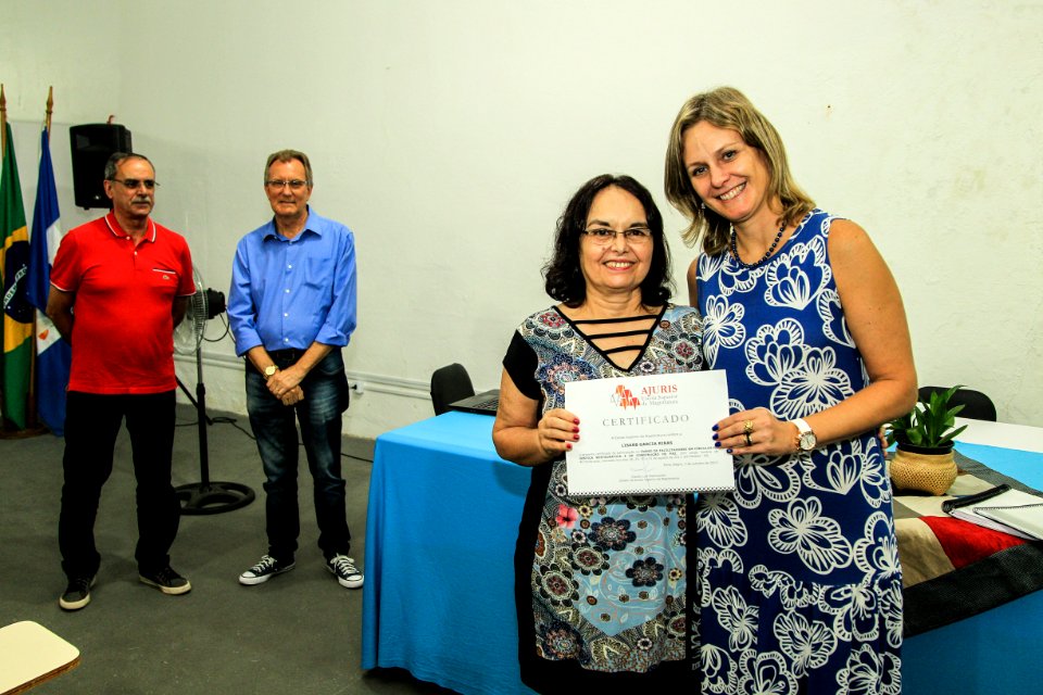 19.04.2018 - Prefeita Paula Mascarenhas e o vice Idemar Barz realizam entrega dos certificados para formandos do curso de Justiça Restaurativa - Foto: Gustavo Vara