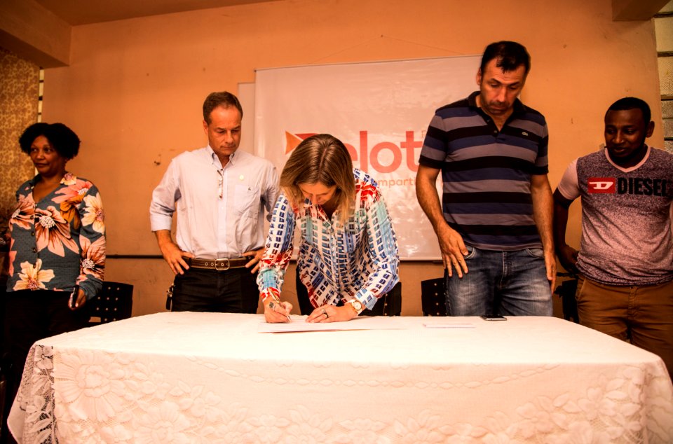 08.04.2019 - Prefeita Paula Mascarenhas realiza assinatura da ordem de início das obras de reforma do Cras São Gonçalo no Navegantes - Foto: Gustavo Vara