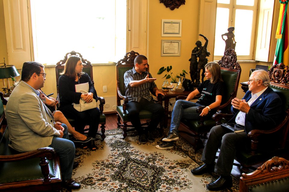 20.04.2018 - Prefeita Paula Mascarenhas durante reunião com Dr. Marcelo Malizia Cabral e com secretário de Administração e Recursos Humanos, Abel Dourado - Foto: Gustavo Vara