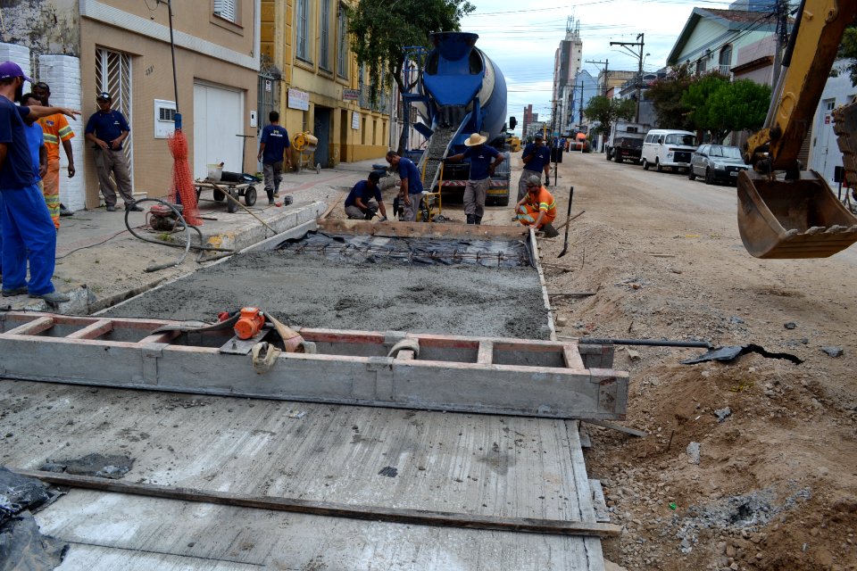 08.03.2019 - Obras na rua Marechal Deodoro