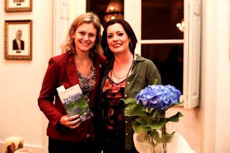 28.09.2018 - Prefeita Paula Mascarenhas prestigia o lançamento do livro Hortênsias de Agosto, da escritora e jornalista Joice Lima - Foto: Gustavo Vara