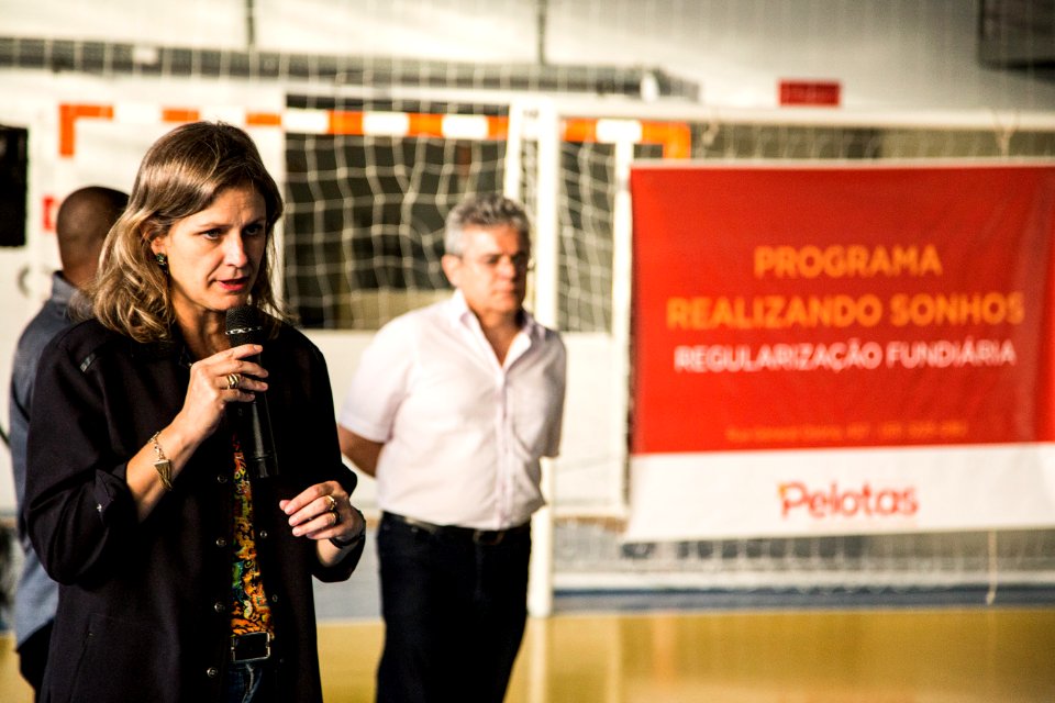 25.01.2018 - Prefeita Paula Mascarenhas durante entrega de certificados de regularizacão fundiária do Mário Meneghetti - Foto: Gustavo Vara