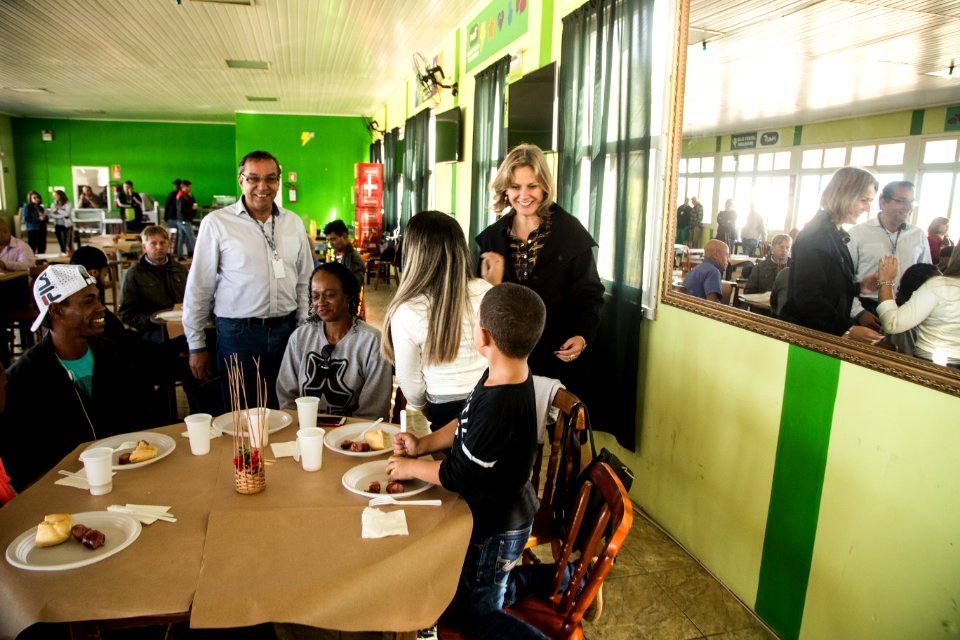 17.05.2019 - Prefeita Paula Mascarenhas participa do almoço de confraternização dos apenados do MOP com a presença de familiares - Foto: Gustavo Vara