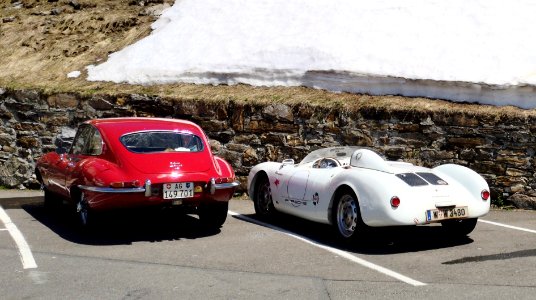 Jaguar type E & Porsche 550 Spyder