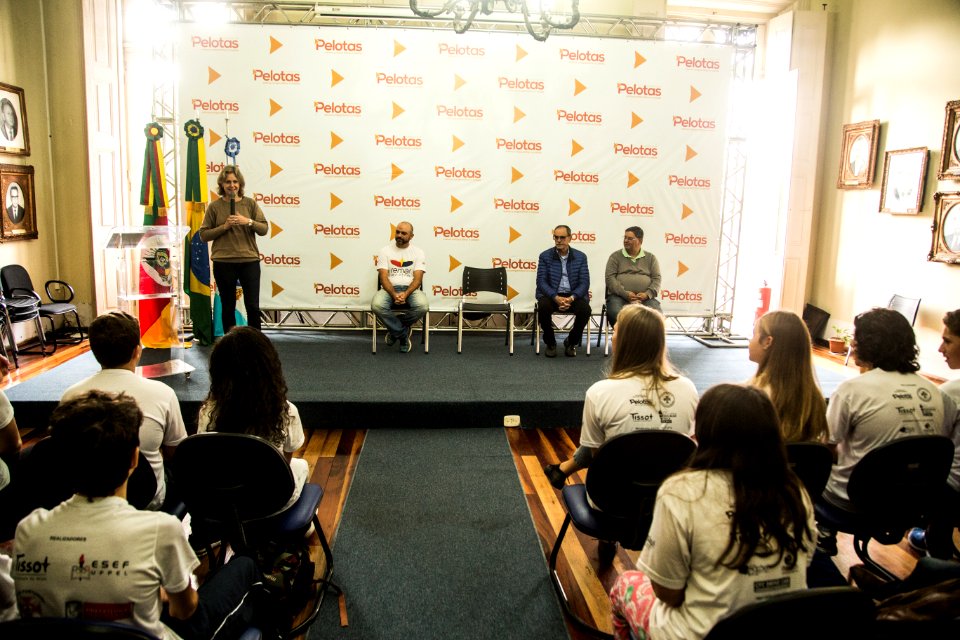 14.05.2019 - Prefeita Paula Mascarenhas realiza a entrega  de homenagens aos participantes do projeto Remar Para o Futuro - Foto: Gustavo Vara