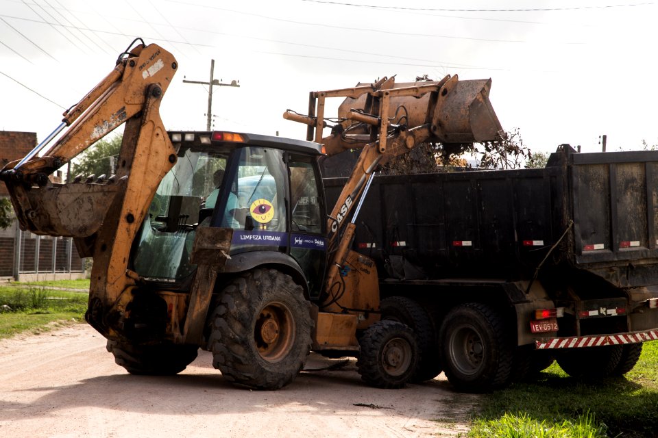 01.04.2019 - Prefeita Paula Mascarenhas e o vice Idemar Barz acompanham o mutirão de preparo do Sítio Floresta para o Bairro da Gente - Foto: Gustavo Vara