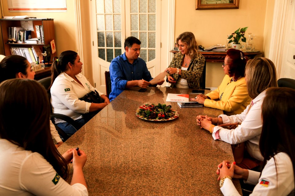 13.11.2018 - Prefeita Paula Mascarenhas realiza assinaturas das leis 6647 e 6633 de autoria do vereador FabrícioTavares - Foto: Gustavo Vara