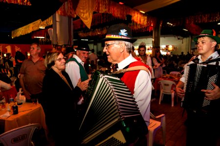 31.10.2018 - Prefeita Paula Mascarenhas e o vice Idemar Barz participam do jantar de abertura da Oktoberfest de Pelotas - Foto: Gustavo Vara