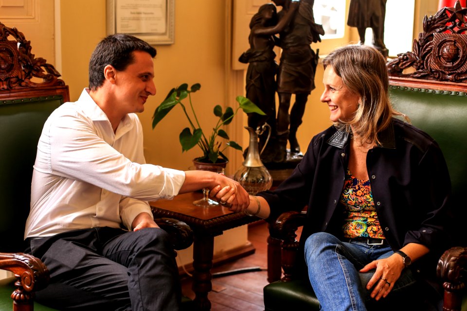 25.01.2018 - Prefeita Paula Mascarenhas em reunião com novo assessor especial Samuel Ongaratto, que será responsável  pelo Pacto Pelotas Pela Paz.