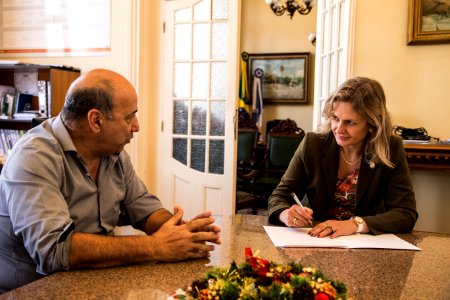 09.11.2018 - Prefeita Paula Mascarenhas durante assinatura do decreto que dispõe sobre a revisão da tarifa do transporte público - Foto: Gustavo Vara