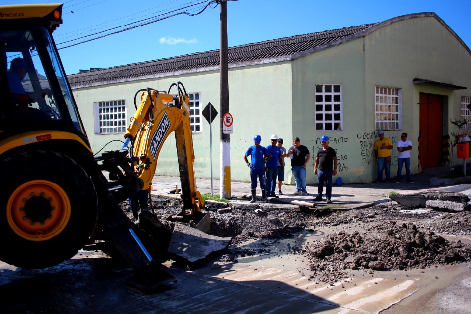 05.01.2019 - SANEP - Travessia Adutora da ETA São Gonçalo na General Osório - Foto Marcel Avila