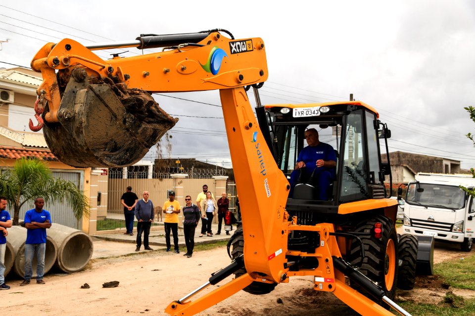 11.10.2018 - Prefeita Paula Mascarenhas e o vice Idemar Barz realizam a entrega de veículos no reservatório R5, entrega de máquinas e visita nas obras do Sanep,  no Fragata - Foto: Gustavo Vara