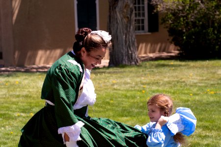 Living History: Historic Woman and Girl