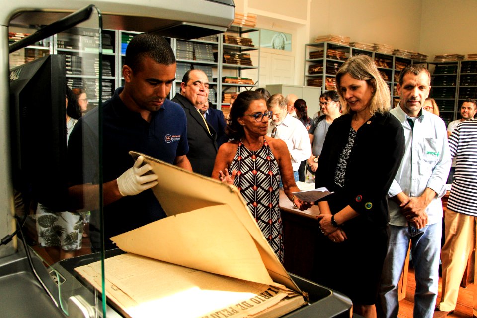 19.02.2019 - Prefeita Paula Mascarenhas participa da entrega do scanner planetário para digitalização do acervo da Bibliotheca Pública Pelotense - Foto: Gustavo Vara