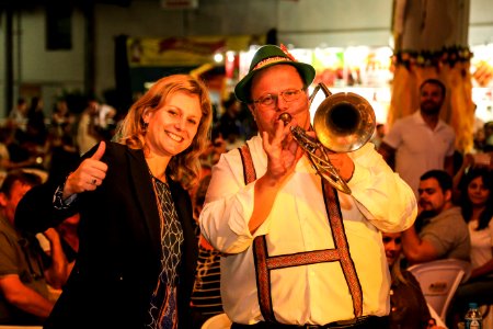 31.10.2018 - Prefeita Paula Mascarenhas e o vice Idemar Barz participam do jantar de abertura da Oktoberfest de Pelotas - Foto: Gustavo Vara