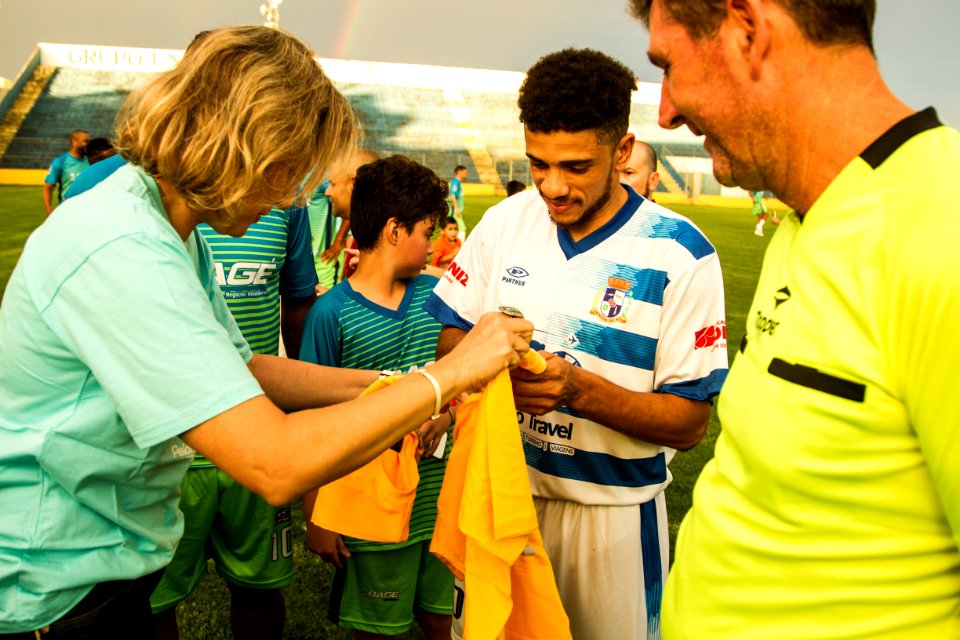 21.12.2018 - Partida de futebol beneficente Futebol Solidário - Amigos do Taison X Amigos do Daniel Carvalho para arrecadar alimentos para os abrigos municipais - Foto: Gustavo Vara